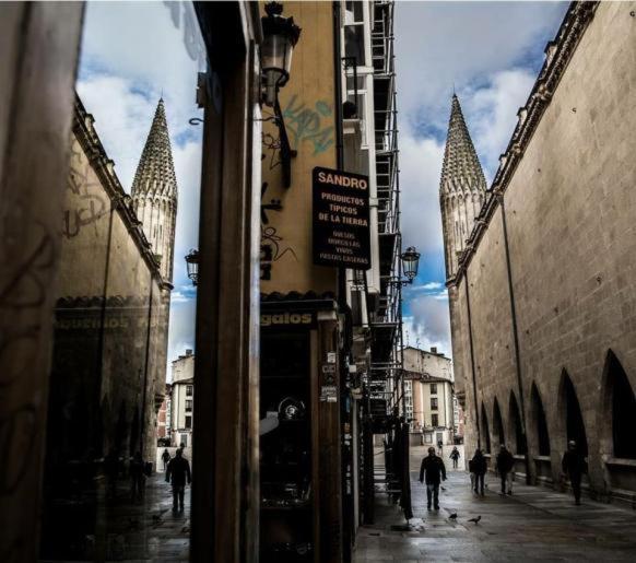 Apartamento Buhardilla con vistas a la CATEDRAL Burgo Exterior foto